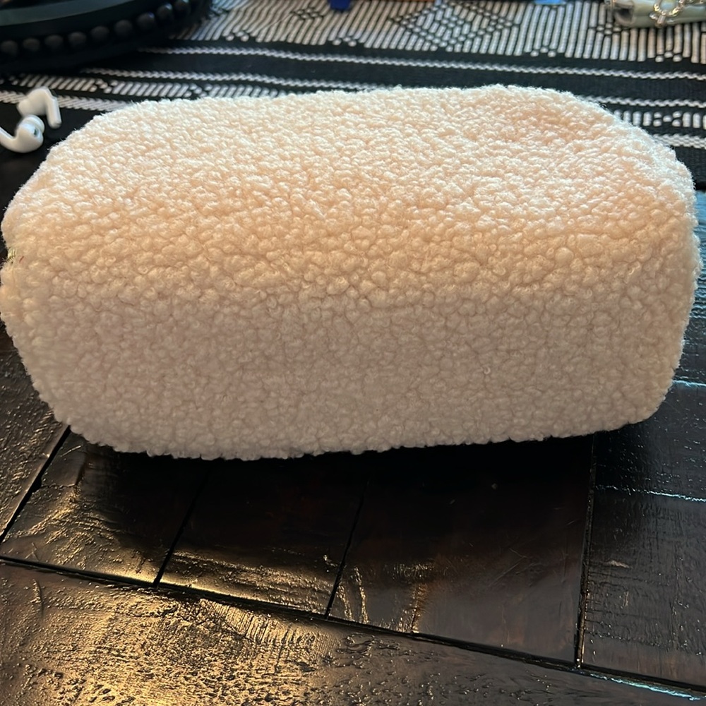 Shiseido teddy makeup bag 🖤 - Picture 7 of 9